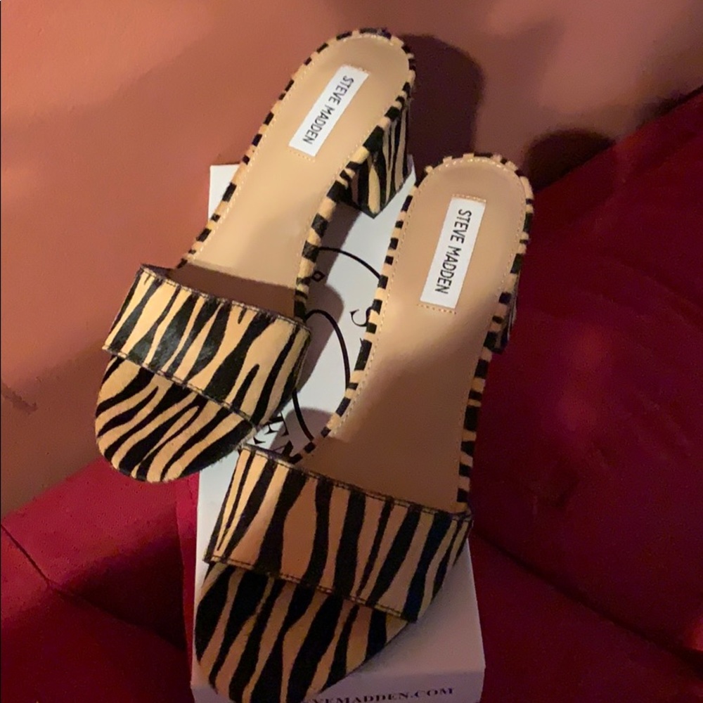 New Lorell-T Tiger sandals 👡